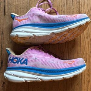 Hoka Clifton 9 Women's Pink and Blue Running Shoes. Size8 D(wide)